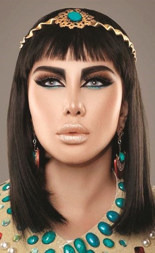 جيني في شخصية كليوباترا﻿