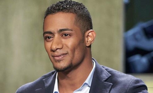 شاهد.. طفل مصري يترك منزله 7 أشهر لرؤية محمد رمضان.. شاهد ردة فعل النجم الشاب