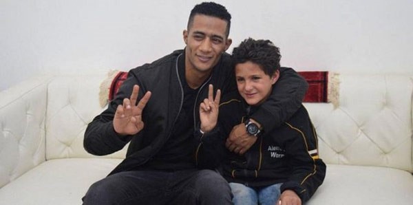 شاهد.. طفل مصري يترك منزله 7 أشهر لرؤية محمد رمضان.. شاهد ردة فعل النجم الشاب