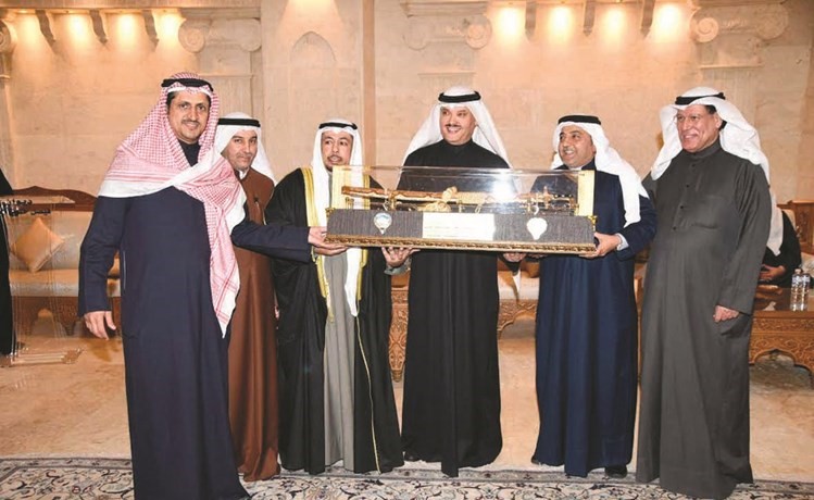 فيصل العمر يكرم د. جمال الحربي بحضور لفيف من المواطنين ﻿