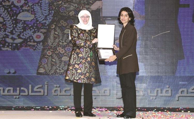 عالية الخالد مكرمة د.راوية الحميدان﻿