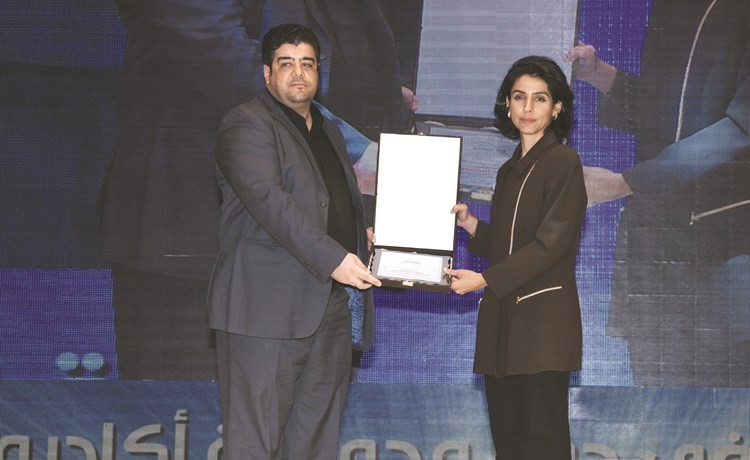 تكريم عدنان موسى مدير شركة حلويات وايت روز شوكلت﻿