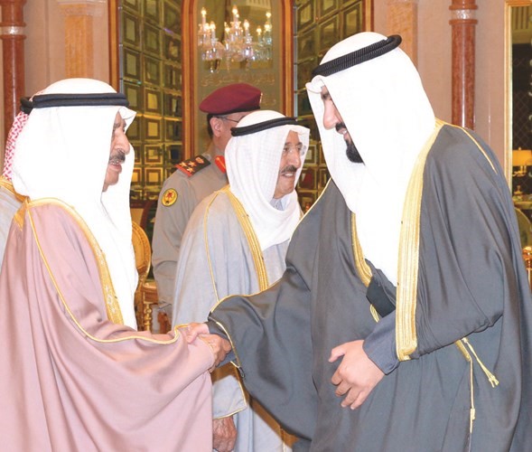 الشيخ د. باسل الصباح مصافحا رئيس وزراء البحرين﻿
