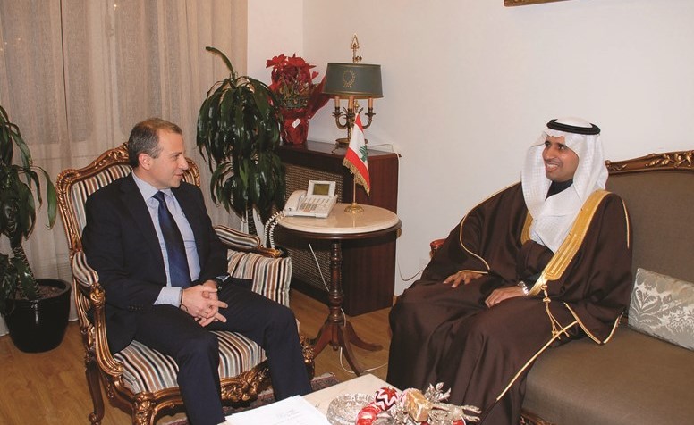 وزير الخارجية جبران باسيل مستقبلا السفير السعودي الجديد وليد اليعقوب	(محمود الطويل)﻿
