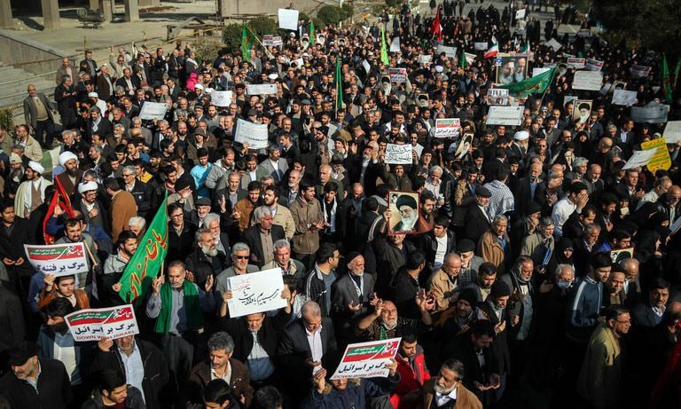 مسيرات حاشدة لمؤيدي الحكومة الإيرانية بعد أيام من الاحتجاجات الدموية
