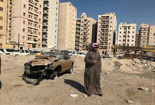 رفع 17 سيارة مهملة وكراج متنقل بالجليب لموقع الحجز