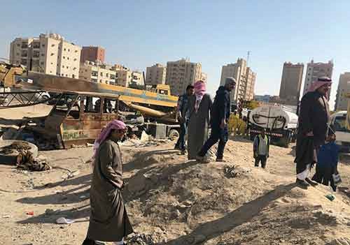 رفع 17 سيارة مهملة وكراج متنقل بالجليب لموقع الحجز