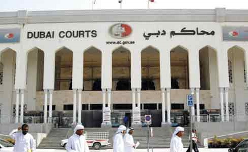 دبي.. مسن يهتك عرض مراهقة خليجية في البحر