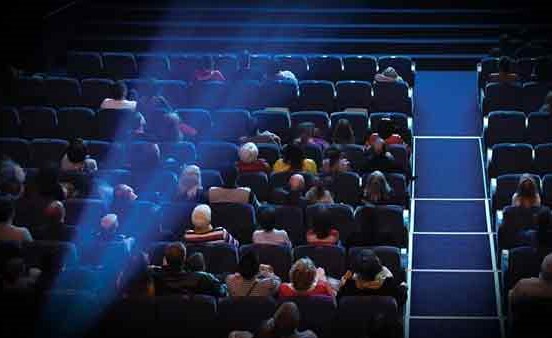 الصين تسجل إيرادات بـ 8.6 مليارات دولار من بيع تذاكر السينما