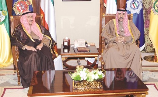 سمو ولي العهد الشيخ نواف الأحمد خلال استقباله الشيخ د. إبراهيم الدعيج﻿