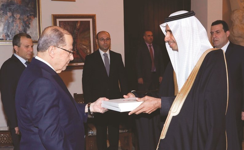 الرئيس العماد ميشال عون خلال تسلمه أوراق اعتماد سفيرالسعودية وليد اليعقوب في بعبدا	(محمود الطويل) ﻿