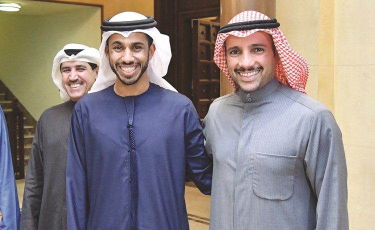 الغانم مع الظاهري ويبدو د.خليل ﻿