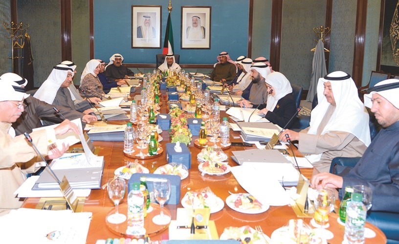سمو رئيس الوزراء الشيخ جابر المبارك مترئسا اجتماع مجلس الوزراء﻿