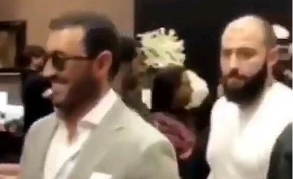 شاهد.. تسريب صورة لأحدث ظهور لنجل كاظم الساهر