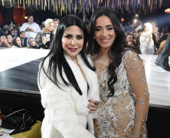 إلتقطوا الصور التذكارية معها.. زوجة وائل جسار تأسر الحضور بجمالها
