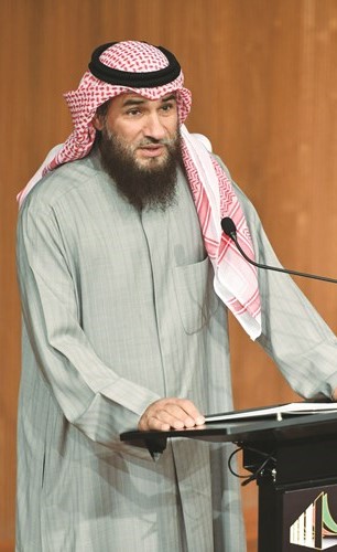 علام الكندري متحدثا لموظفي الخدمات الأساسية والمساندة﻿