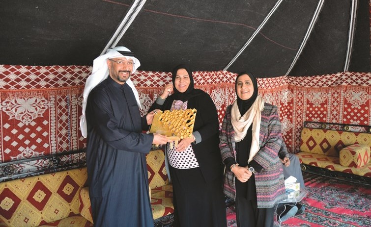 كفاح جمشير تكرم جاسم بوحمد بحضور إلهام الشريف﻿