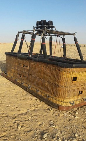 مصرع سائح وإصابة 12 في هبوط قوي للبالون الطائر بالأقصر(أ.ف.پ)﻿