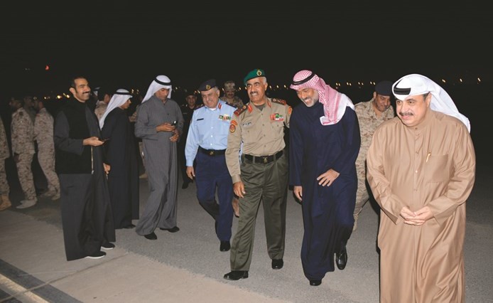 رئيس الأركان الفريق الركن محمد الخضر لدى وصوله وفي استقباله الفريق الركن م. هاشم الرفاعي والفريق الركن عبدالله النواف وعدد من قيادات الجيش﻿