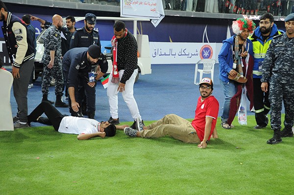إصابات طفيفة بسبب سقوط حاجز بأحد مدرجات ستاد جابر بعد نهائي "خليجي23"