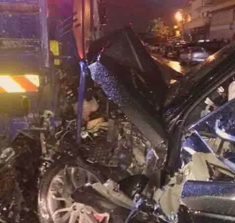 بالصور.. نجاة الفنان أيمن زبيب بأعجوبة من حادث مروع