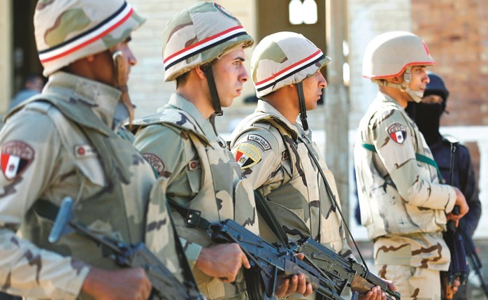 تشديد الإجراءات الأمنية بالتزامن مع احتفالات الإخوة الأقباط بعيد الميلاد المجيد -(رويترز)﻿