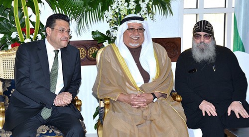 وزير شؤون الديوان الأميري يزور كاتدرائية مارمرقس بمناسبة قداس عيد الميلاد