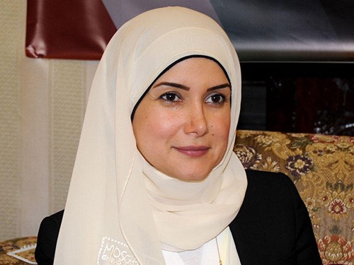 "وزيرة الخدمات" تؤكد مواصلة العمل على تنفيذ مشاريع تطوير المطار