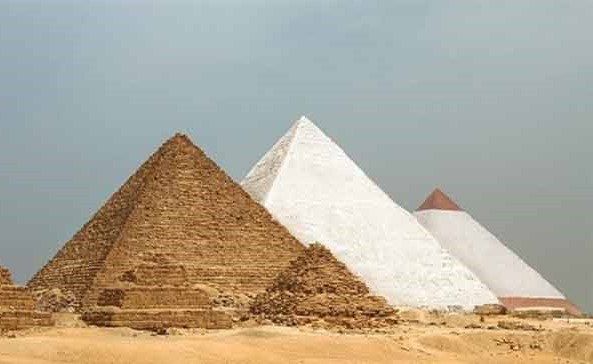 الأهرام كانت تلمع والبارثينون كان مسجداً.. حقائق مثيرة عن 4 آثار عالمية تغيّرت ملامحها على مر العصور