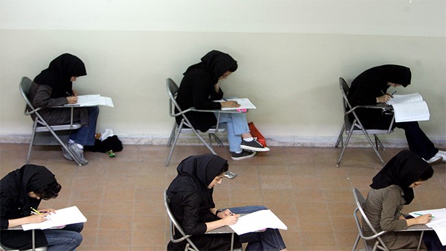إيران تحظر تدريس "الإنجليزية" بالمدارس الابتدائية: تفتح الطريق أمام الغزو الثقافي