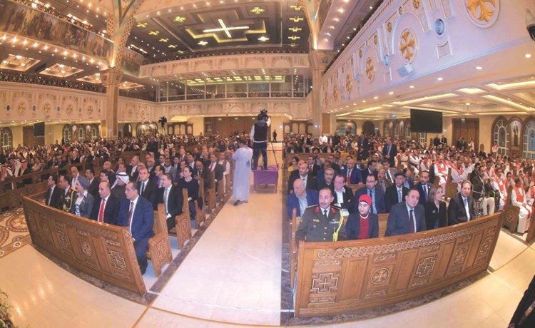 السفير المصري وأركان السفارة في مقدمة حضور القداس ليلة عيد الميلاد﻿