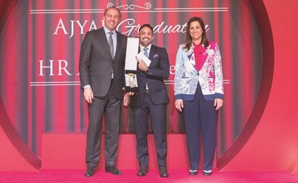 زياد دهني الحاصل على جائزة التميز Star Award﻿