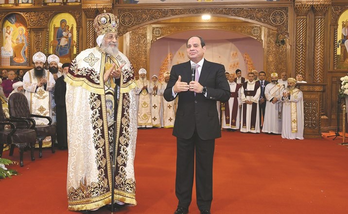 الرئيس عبدالفتاح السيسي متحدثا وبجواره البابا تواضروس الثاني خلال احتفالات عيد الميلاد المجيد في كاتدرائية العاصمة الإدارية الجديدة		(رويترز)﻿
