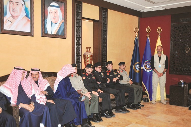 عدد من قيادات الحرس والإطفاء والمواطنين ﻿