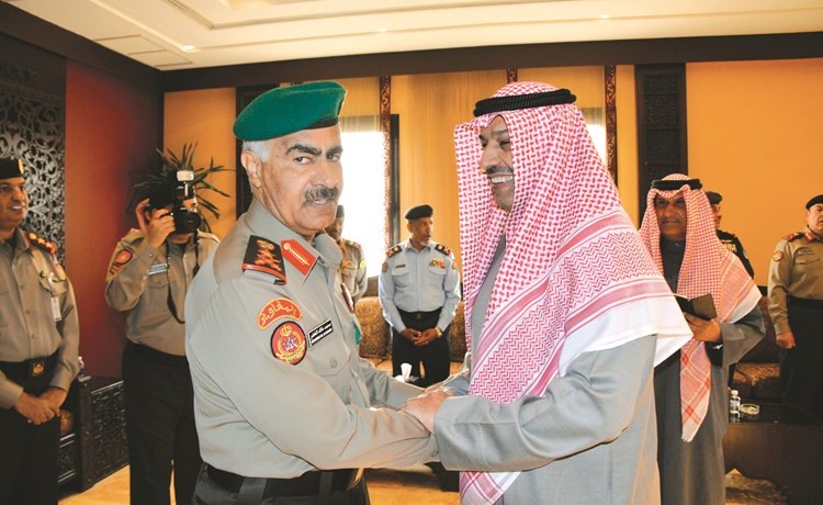 حمود فليطح مقدما التهاني﻿