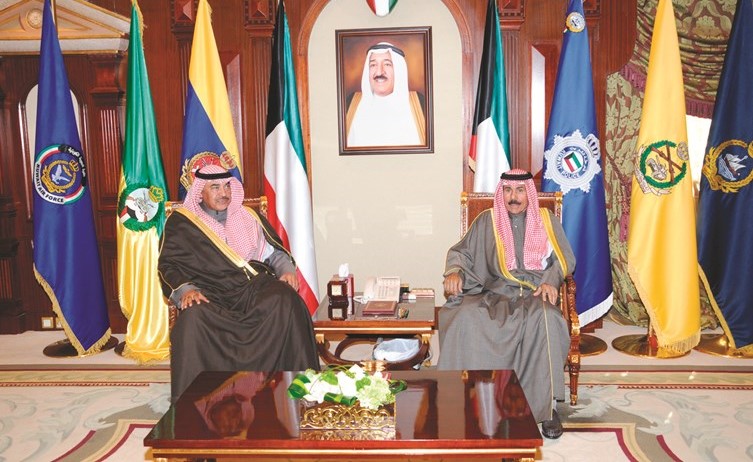 سمو ولي العهد الشيخ نواف الأحمد مستقبلا الشيخ صباح الخالد﻿