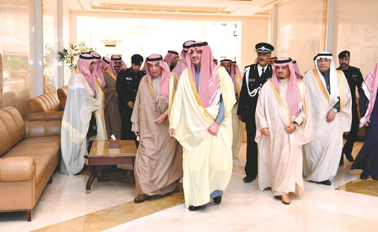 الشيخ خالد الجراح خلال استقبال صاحب السمو الملكي الأمير عبدالعزيز بن سعود﻿