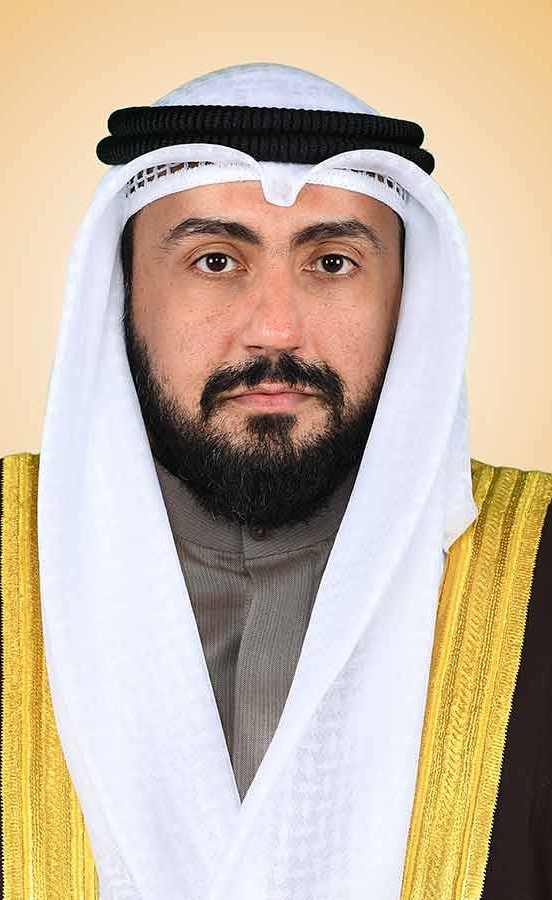 وزير الصحة يمدد إعفاء «البدون» المنتهية بطاقاتهم من الرسوم