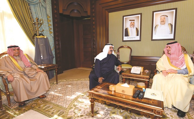 الشيخ ناصر صباح الأحمد مستقبلا صاحب السمو الملكي الأمير عبدالعزيز بن سعود﻿