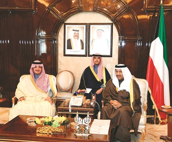 سمو الشيخ جابر المبارك خلال استقباله صاحب السمو الملكي الأمير عبدالعزيز بن سعود﻿