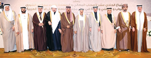 صاحب السمو الأمير الشيخ صباح الأحمد وسمو ولي العهد الشيخ نواف الأحمد ورئيس مجلس الأمة مرزوق الغانم ود.عبداللطيف الزياني مع رؤساء الوفود البرلمانية بدول مجلس التعاون