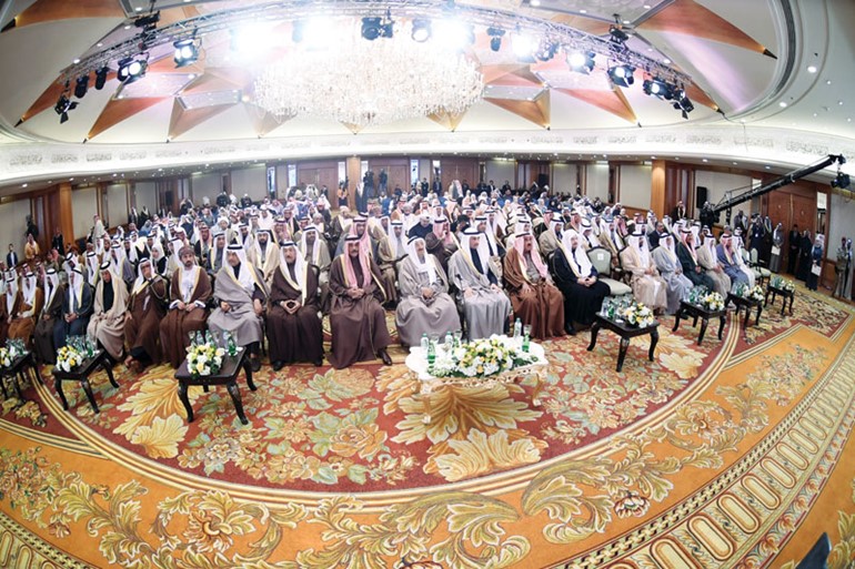 صاحب السمو الأمير الشيخ صباح الأحمد وسمو ولي العهد ورئيس مجلس الأمة مرزوق الغانم والشيخ جابر العبدالله والشيخ فيصل السعود وسمو رئيس الوزراء الشيخ جابر المبارك والنائب الأول لرئيس الوزراء ووزير الدفاع الشيخ ناصر صباح الأحمد خلال افتتاح الاجتماع الحادي عشر لرؤساء مجالس الشورى والنواب والأمة في دول مجلس التعاون
