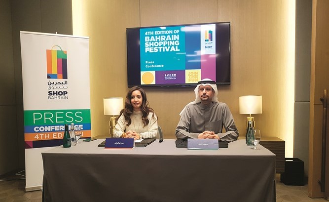 يوسف خان وريم توفيقي خلال المؤتمر الصحافي امس ﻿