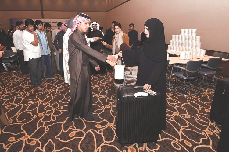 توزيع مستلزمات الرحلة على المسافرين﻿