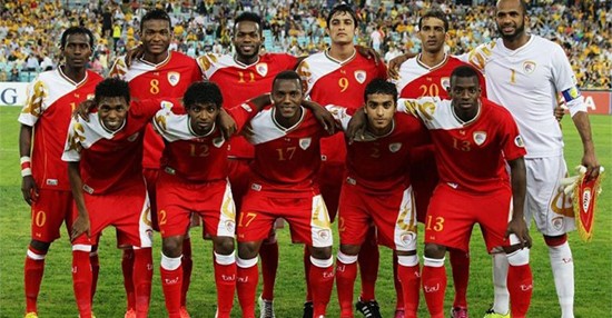 السلطان قابوس يمنح مكافآت مالية وأراضي للمنتخب العماني بمناسبة تتويجه بلقب "خليجي 23"
