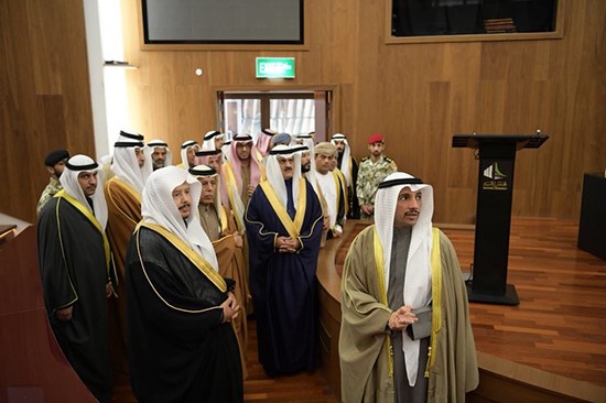 الرئيس مرزوق الغانم وأعضاء الوفود الخليجية خلال جولة تفقدية بمبنى مجلس الأمة 