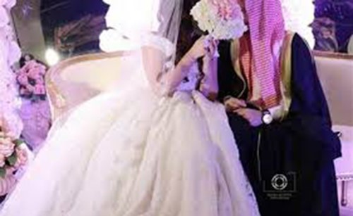 سعودي يتزوج بالثانية بعدما تعهد له صديقه بدفع إيجار الشقة و10 ذبائح ويقاضيه لإلزامه بدفع تعهده