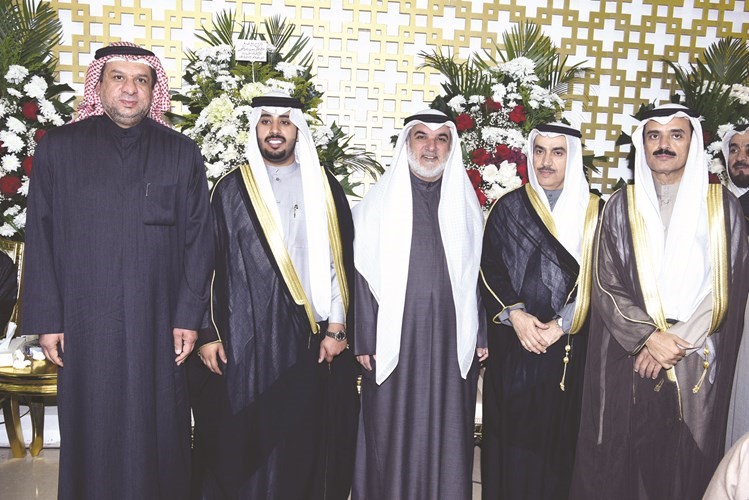 المستشاران يونس الياسين وعادل الكندري يباركان﻿