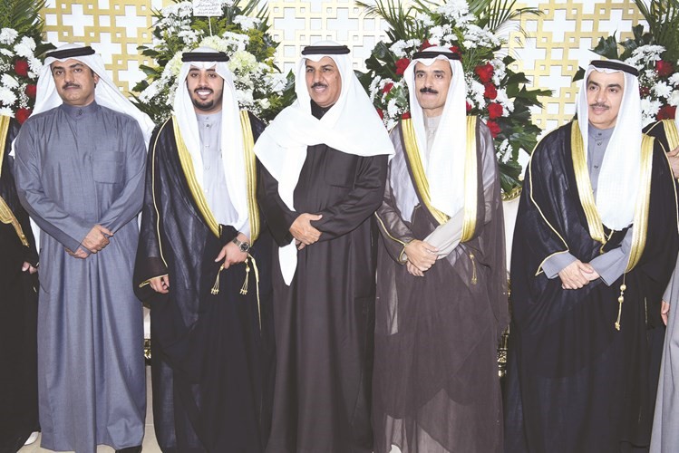 المستشار محمد بوصليب يهنئ المعرس ووالده المستشار د.سعد العجمي وعمه اللواء م.ناهض العجمي﻿