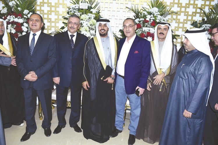 المستشارون محمد الشربيني وهشام البهنساوي ومحمد محجوب يباركون﻿